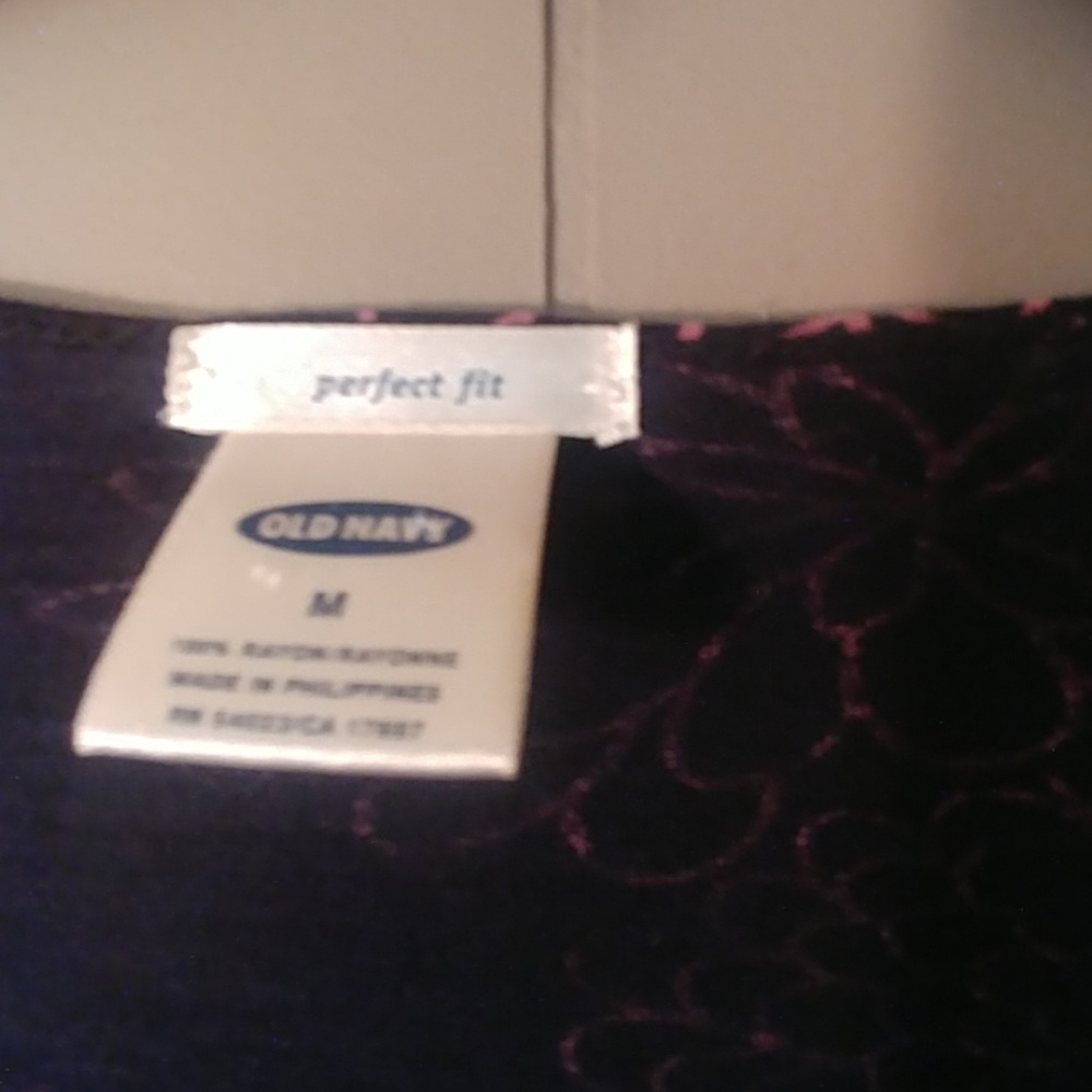 Very Cute Top! EUC! - Picture 2 of 3